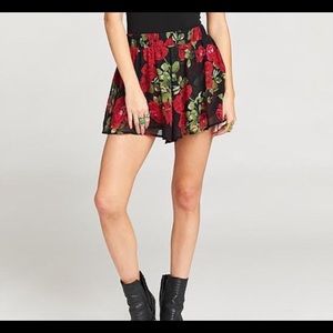 Carlos swing shorts in budding romance